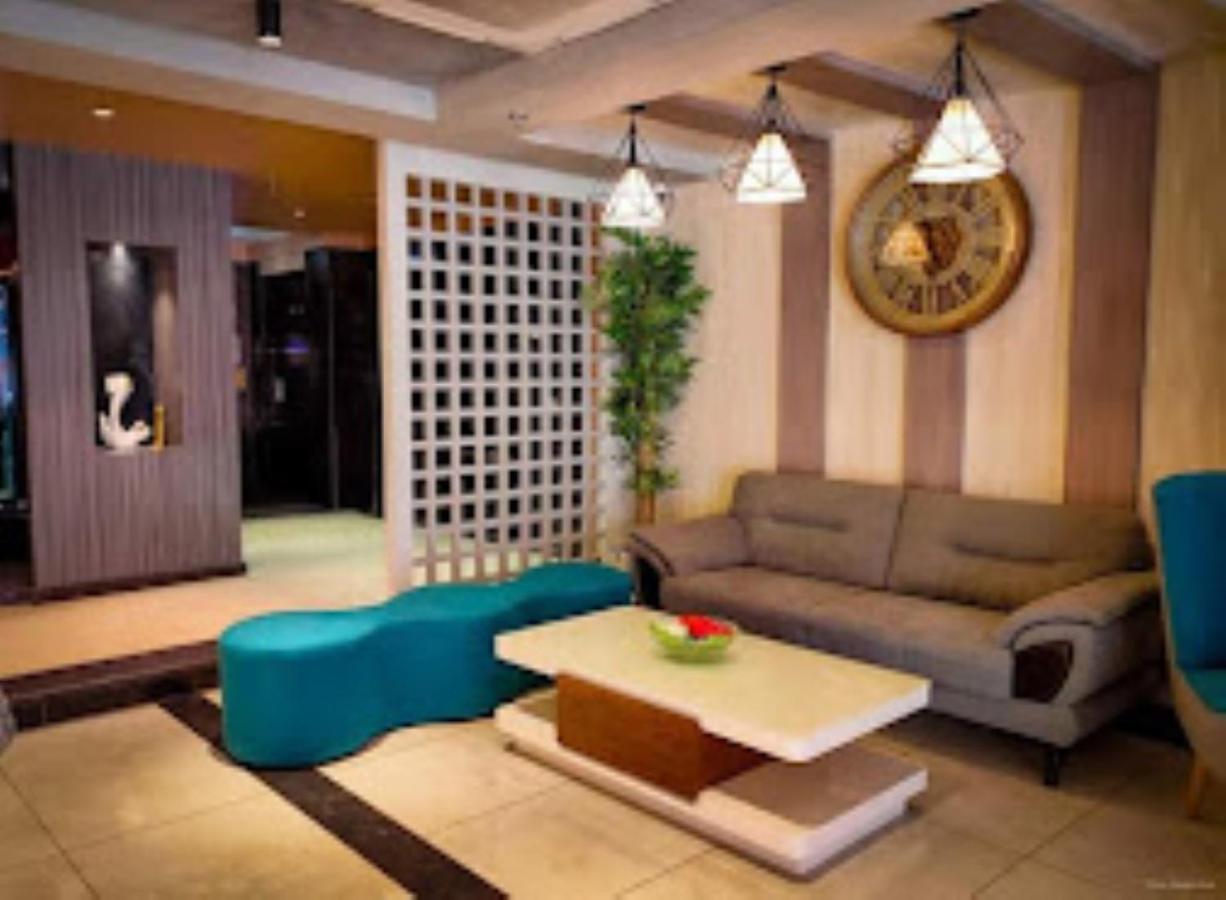 Hotel Raj Inn Bhubaneswar Bagian luar foto