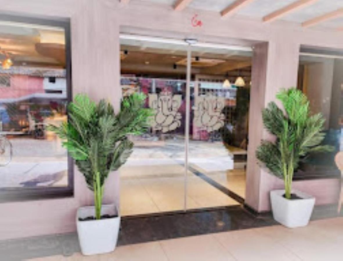 Hotel Raj Inn Bhubaneswar Bagian luar foto