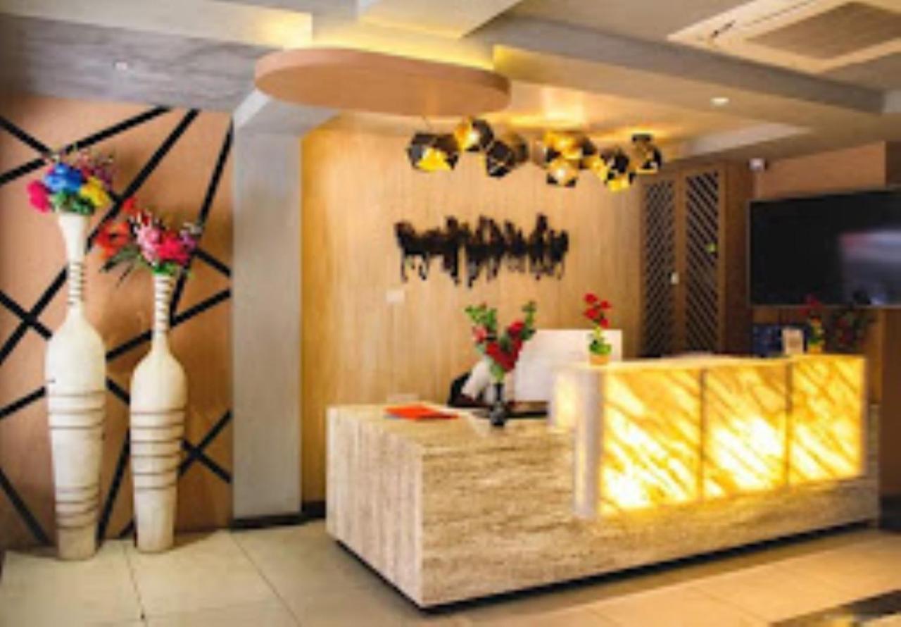 Hotel Raj Inn Bhubaneswar Bagian luar foto