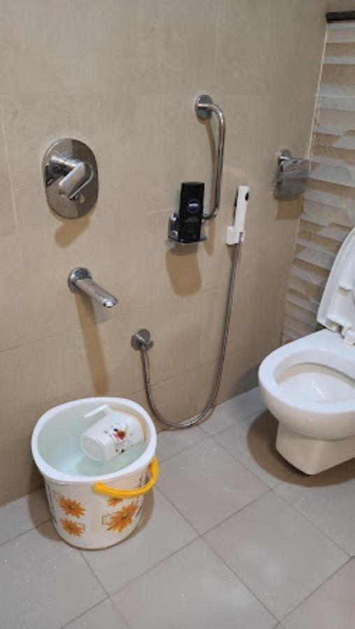 Hotel Raj Inn Bhubaneswar Bagian luar foto